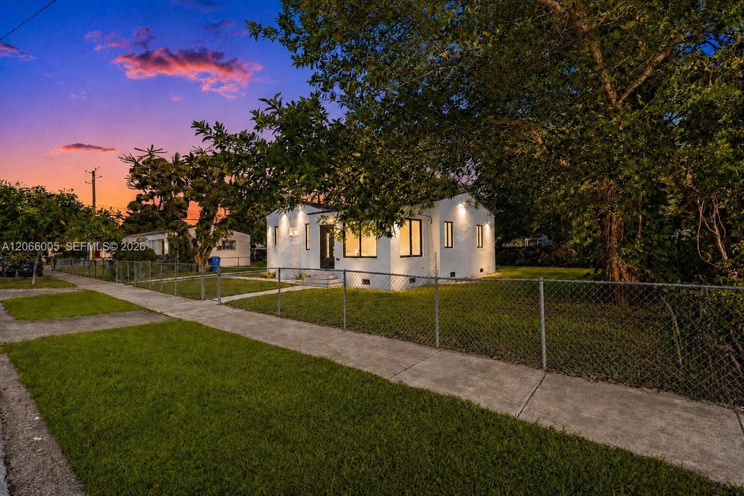 For Sale: $559,900 (3 beds, 2 baths, 1412 Square Feet)