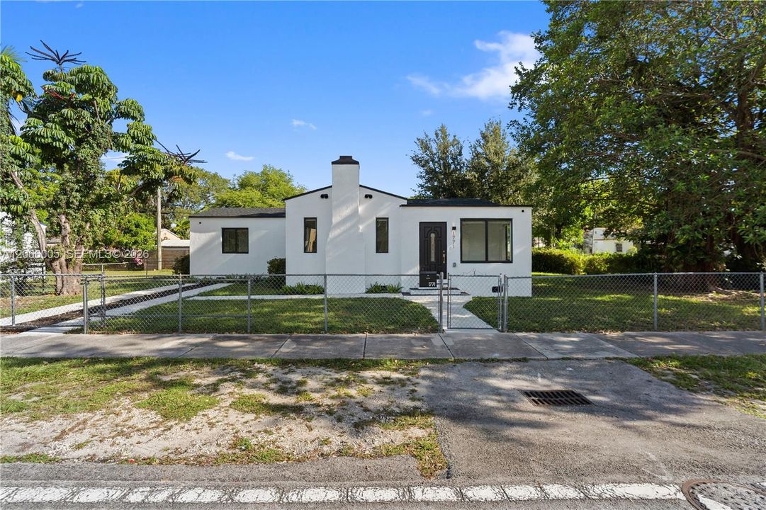 For Sale: $559,900 (3 beds, 2 baths, 1412 Square Feet)