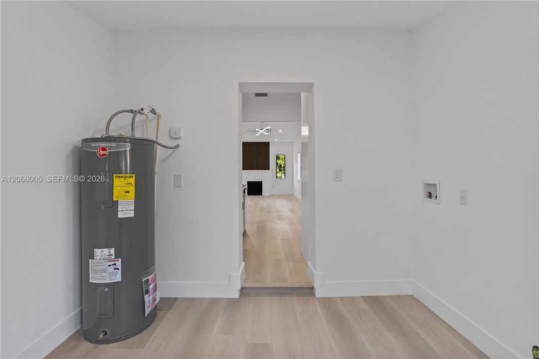 For Sale: $559,900 (3 beds, 2 baths, 1412 Square Feet)