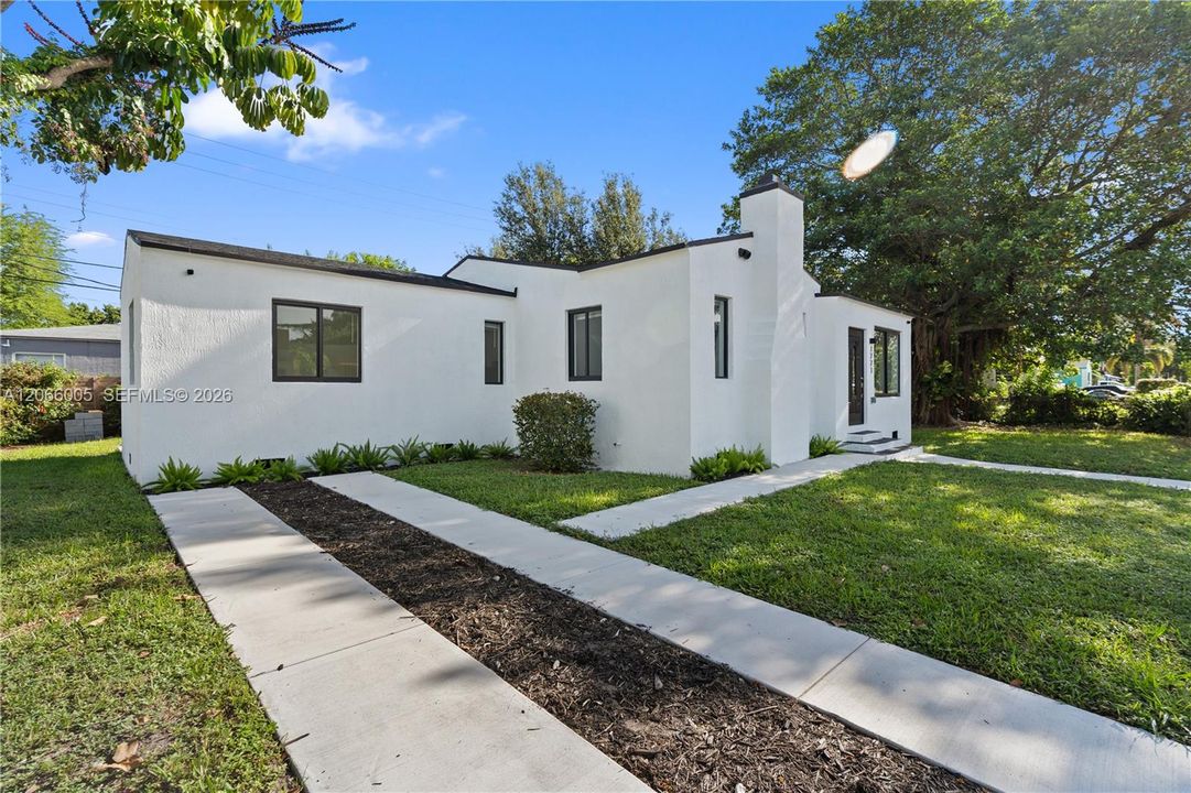 For Sale: $559,900 (3 beds, 2 baths, 1412 Square Feet)