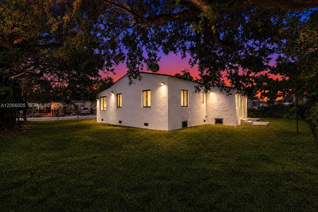 For Sale: $559,900 (3 beds, 2 baths, 1412 Square Feet)