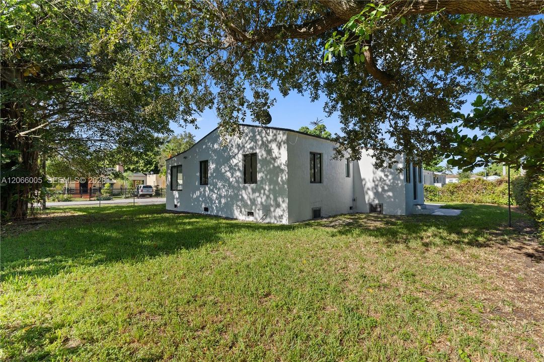 For Sale: $559,900 (3 beds, 2 baths, 1412 Square Feet)