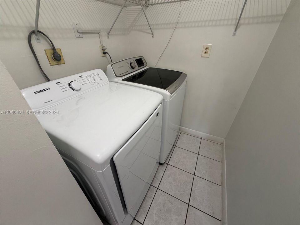 В аренду: $2,350 (2 спален, 2 ванн, 925 Квадратных фут)