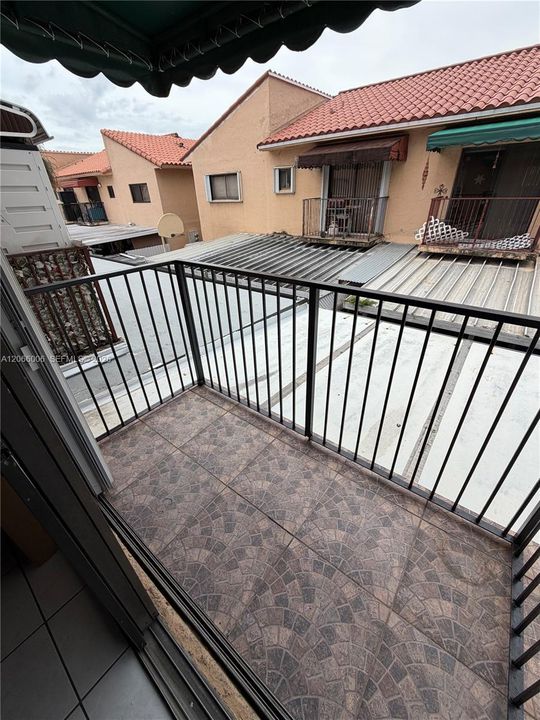 В аренду: $2,350 (2 спален, 2 ванн, 925 Квадратных фут)