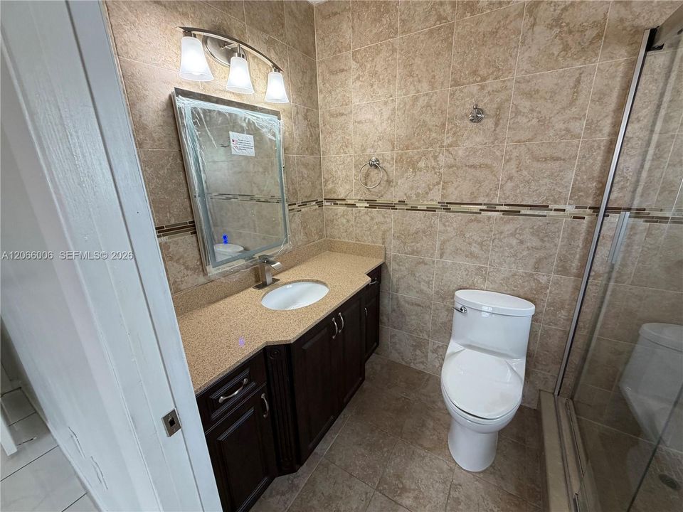 В аренду: $2,350 (2 спален, 2 ванн, 925 Квадратных фут)