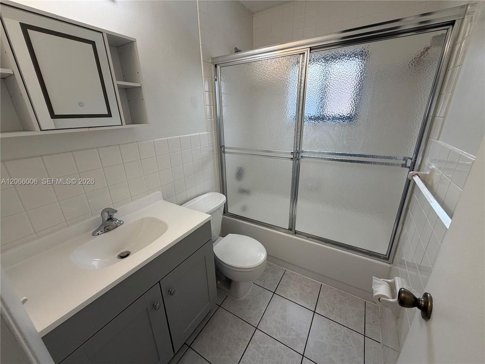 В аренду: $2,350 (2 спален, 2 ванн, 925 Квадратных фут)