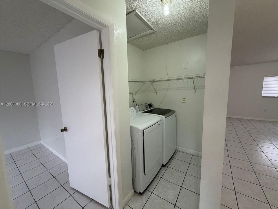 В аренду: $2,350 (2 спален, 2 ванн, 925 Квадратных фут)