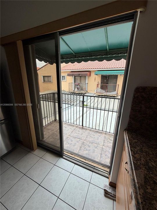 В аренду: $2,350 (2 спален, 2 ванн, 925 Квадратных фут)