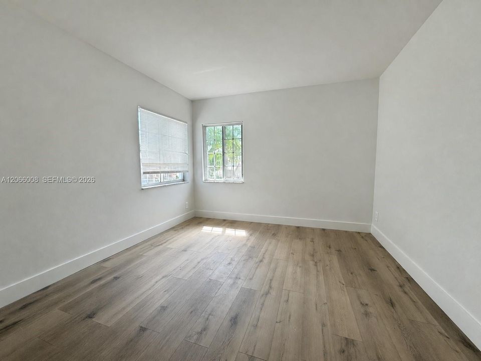 For Rent: $3,950 (4 beds, 2 baths, 1737 Square Feet)