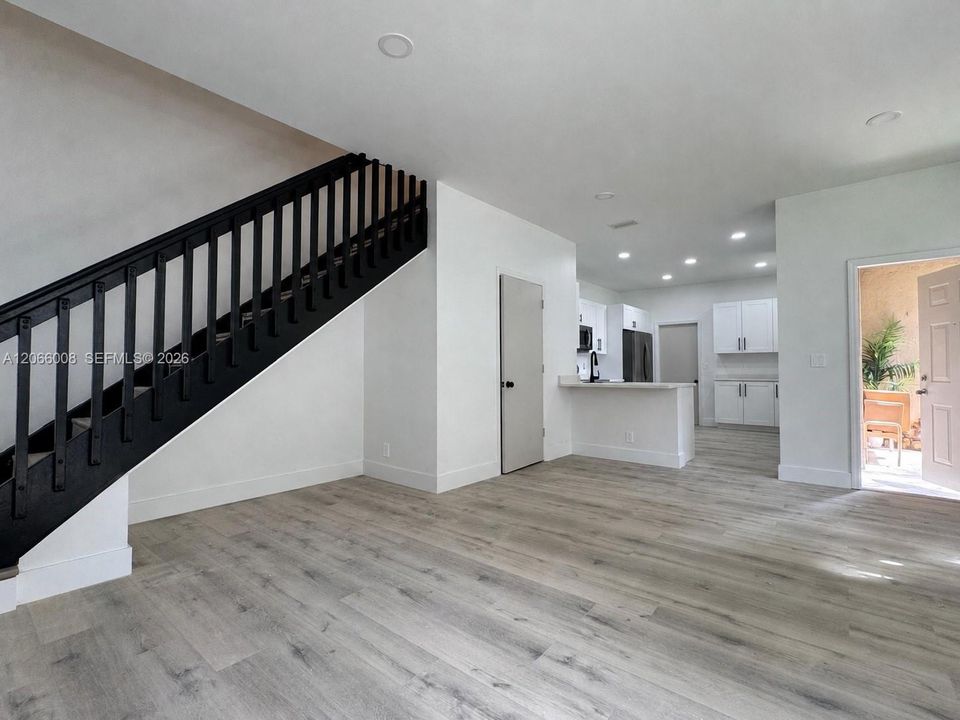 For Rent: $3,950 (4 beds, 2 baths, 1737 Square Feet)