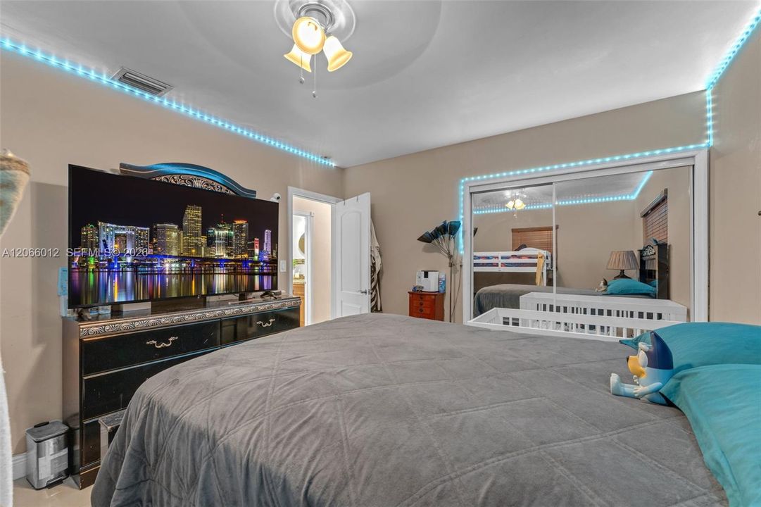 For Sale: $599,000 (3 beds, 1 baths, 1568 Square Feet)