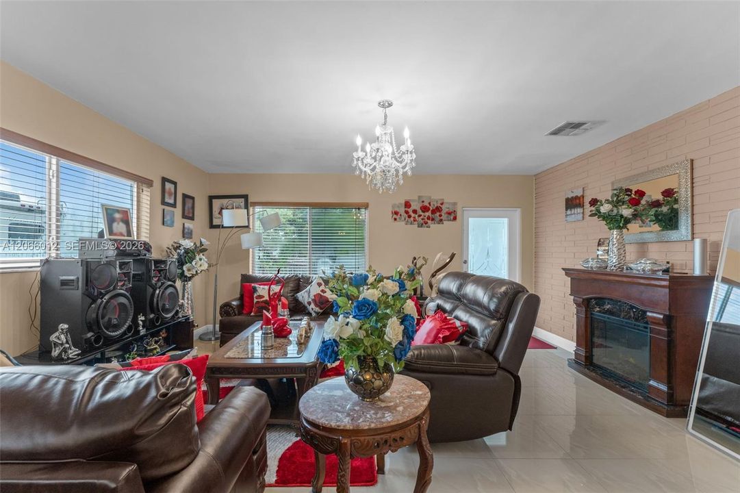 For Sale: $599,000 (3 beds, 1 baths, 1568 Square Feet)