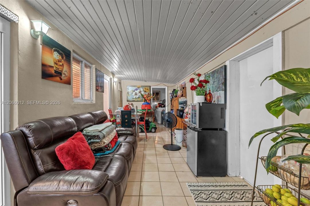 For Sale: $599,000 (3 beds, 1 baths, 1568 Square Feet)