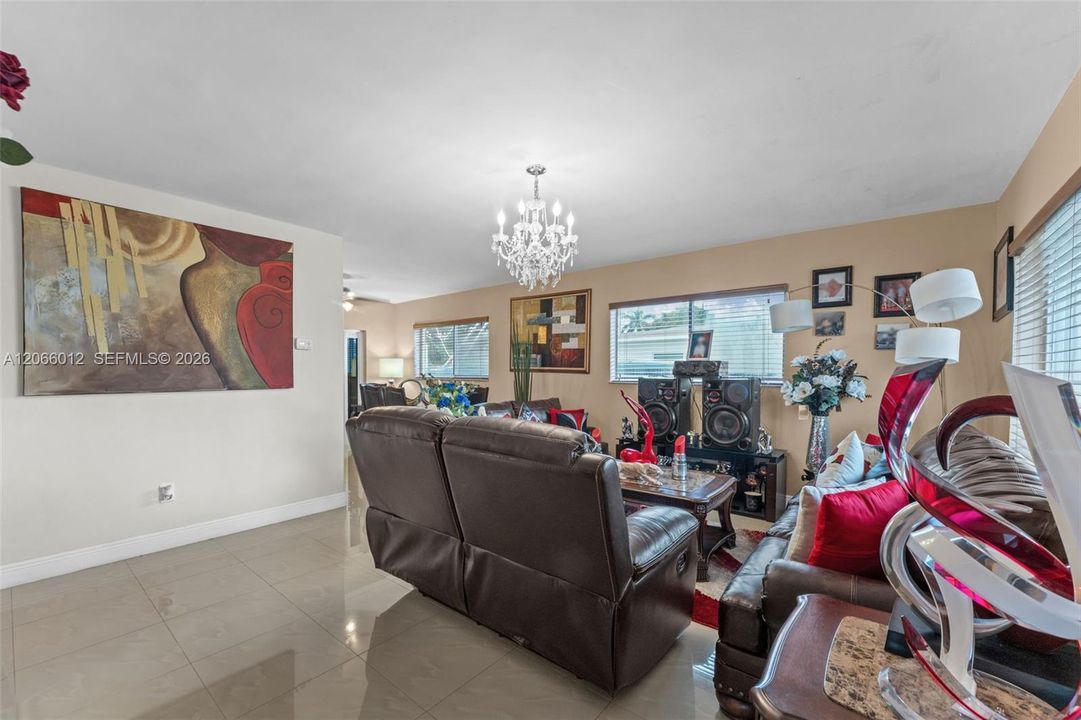 For Sale: $599,000 (3 beds, 1 baths, 1568 Square Feet)