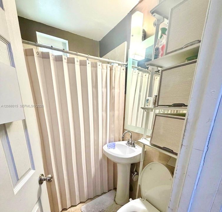 На продажу: $209,990 (1 спален, 1 ванн, 470 Квадратных фут)