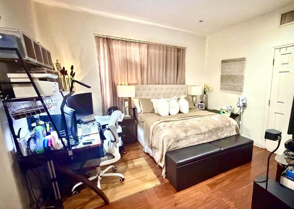 На продажу: $209,990 (1 спален, 1 ванн, 470 Квадратных фут)