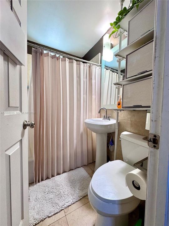 На продажу: $209,900 (1 спален, 1 ванн, 470 Квадратных фут)