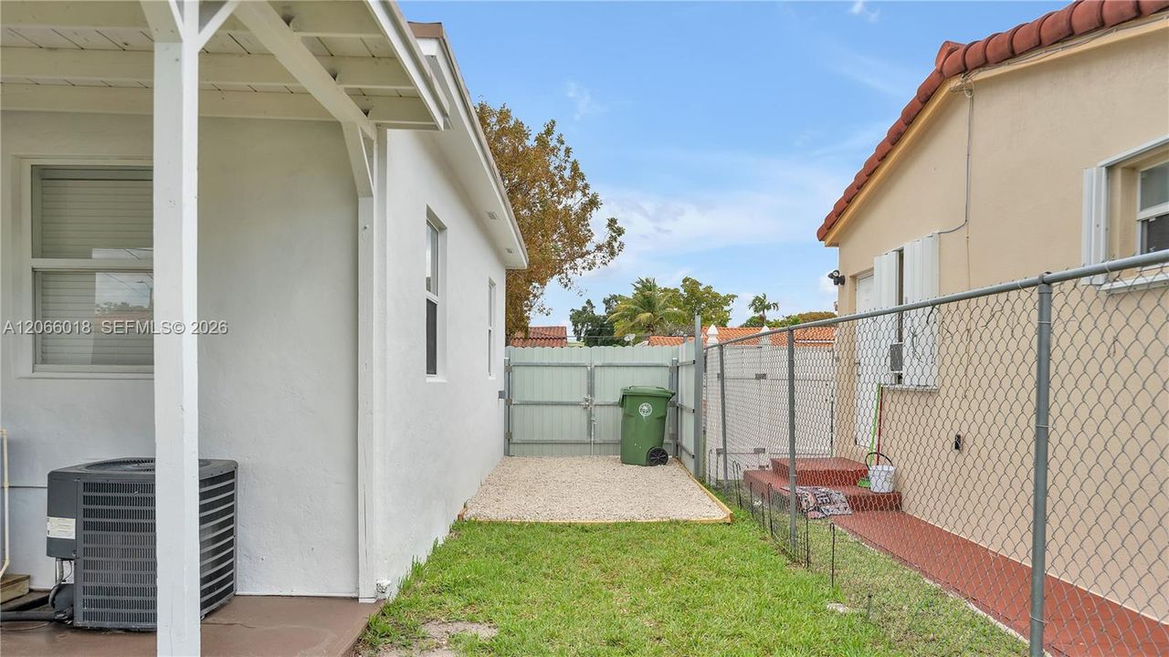 For Sale: $765,000 (3 beds, 2 baths, 1365 Square Feet)