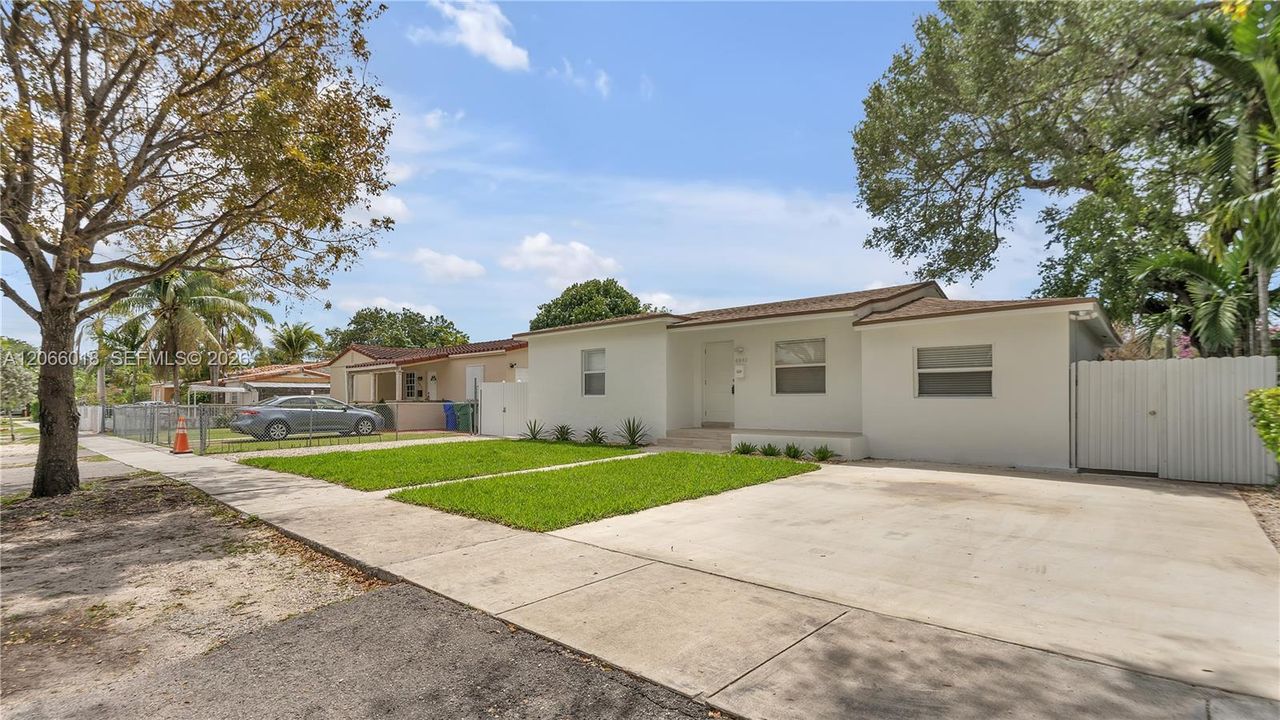 For Sale: $765,000 (3 beds, 2 baths, 1365 Square Feet)