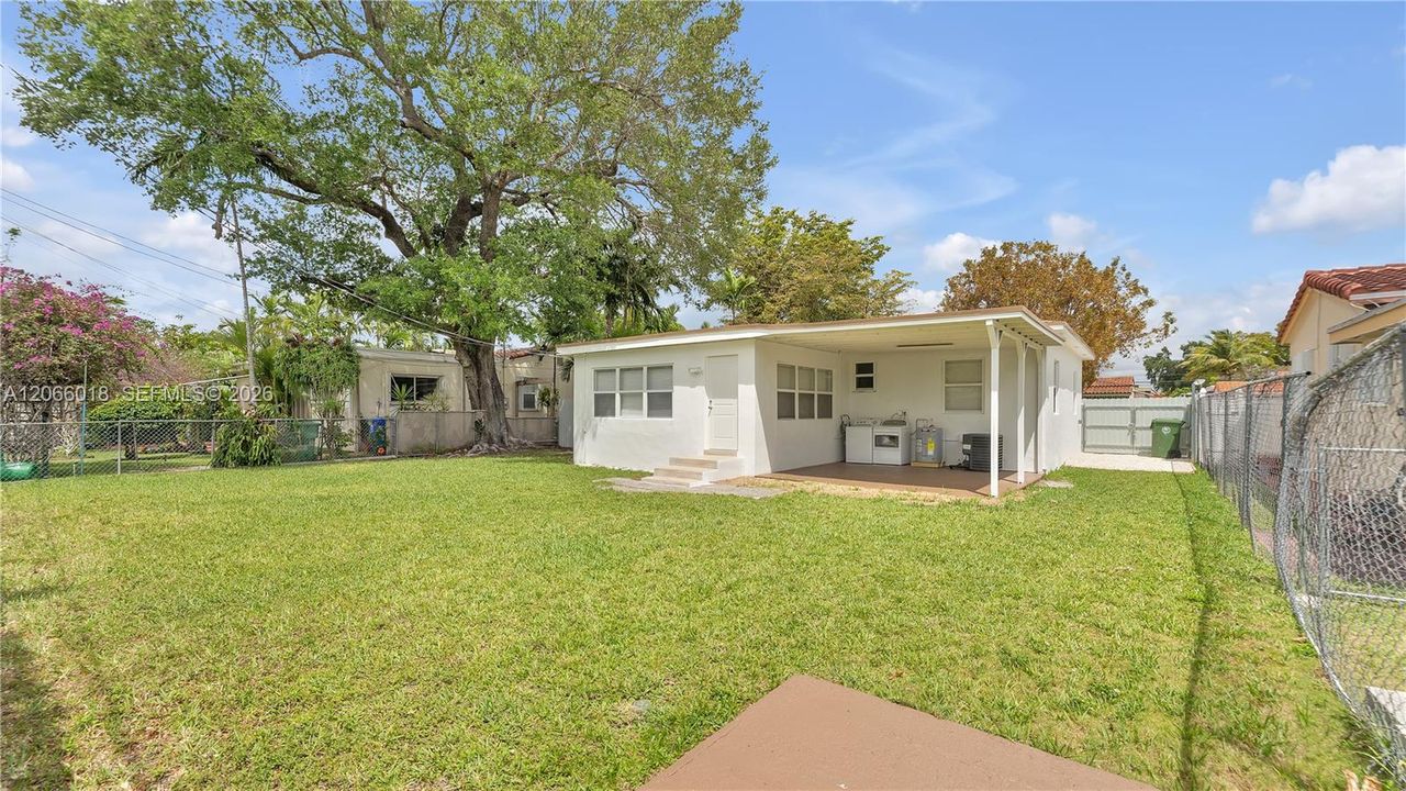 For Sale: $765,000 (3 beds, 2 baths, 1365 Square Feet)