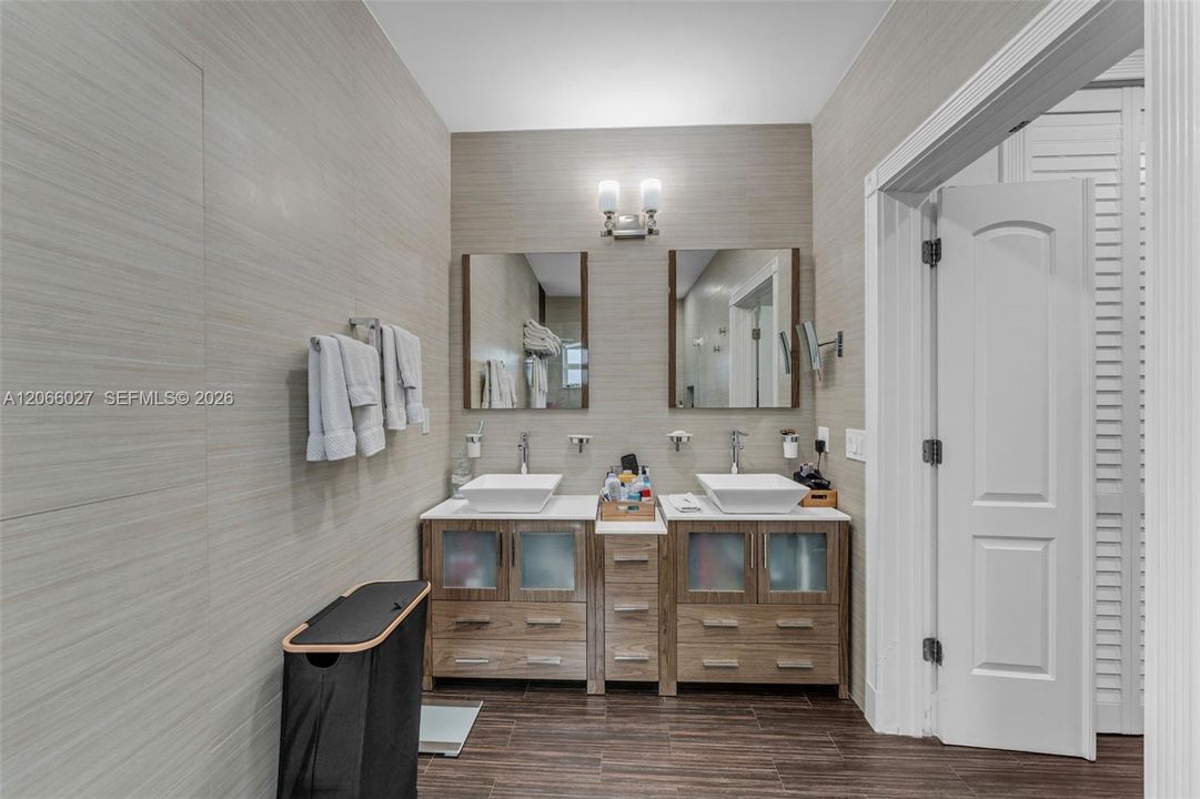 For Sale: $1,500,000 (4 beds, 3 baths, 3176 Square Feet)