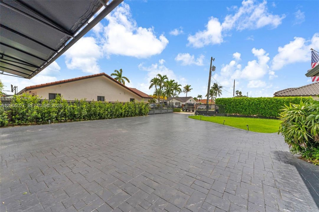 For Sale: $1,500,000 (4 beds, 3 baths, 3176 Square Feet)