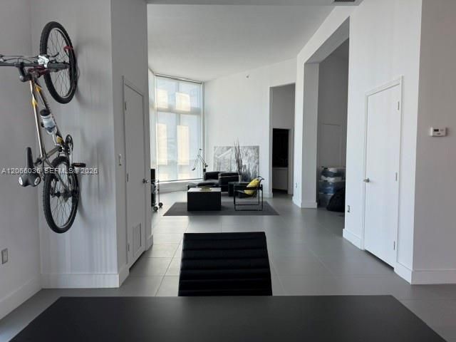 For Sale: $379,000 (1 beds, 1 baths, 957 Square Feet)