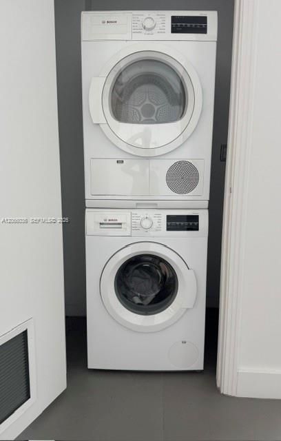 For Sale: $379,000 (1 beds, 1 baths, 957 Square Feet)