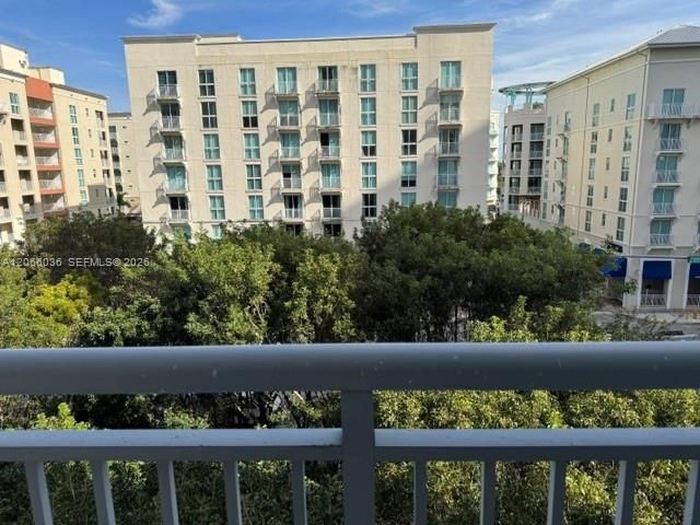 For Sale: $379,000 (1 beds, 1 baths, 957 Square Feet)