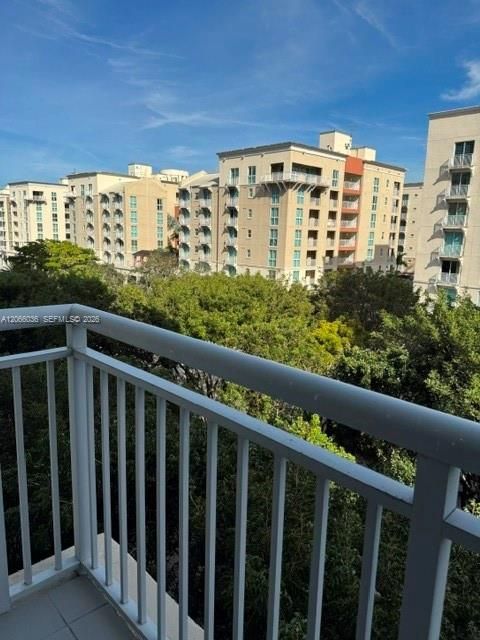 For Sale: $379,000 (1 beds, 1 baths, 957 Square Feet)