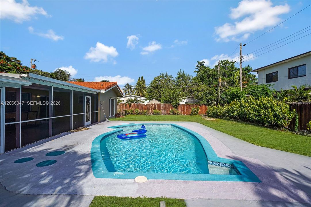 For Sale: $699,000 (3 beds, 2 baths, 1628 Square Feet)