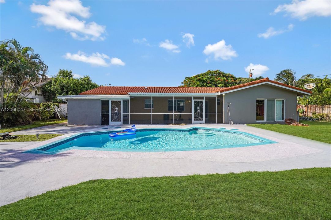 For Sale: $699,000 (3 beds, 2 baths, 1628 Square Feet)