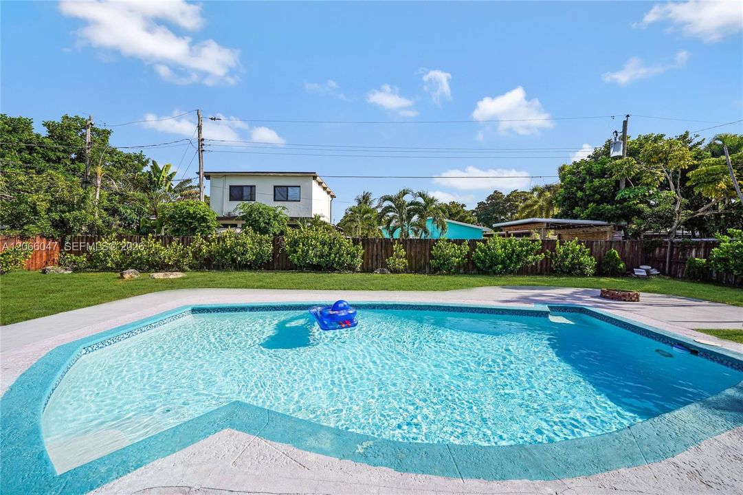 For Sale: $699,000 (3 beds, 2 baths, 1628 Square Feet)
