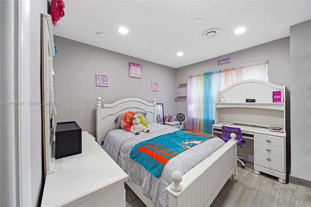 For Sale: $699,000 (3 beds, 2 baths, 1628 Square Feet)