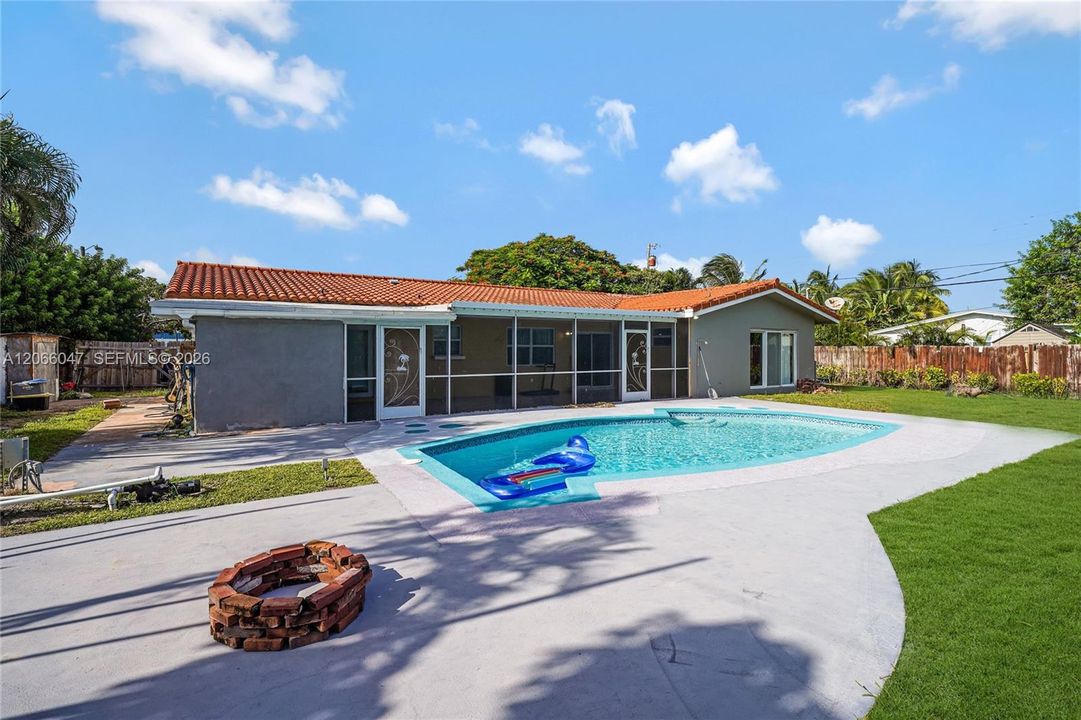For Sale: $699,000 (3 beds, 2 baths, 1628 Square Feet)