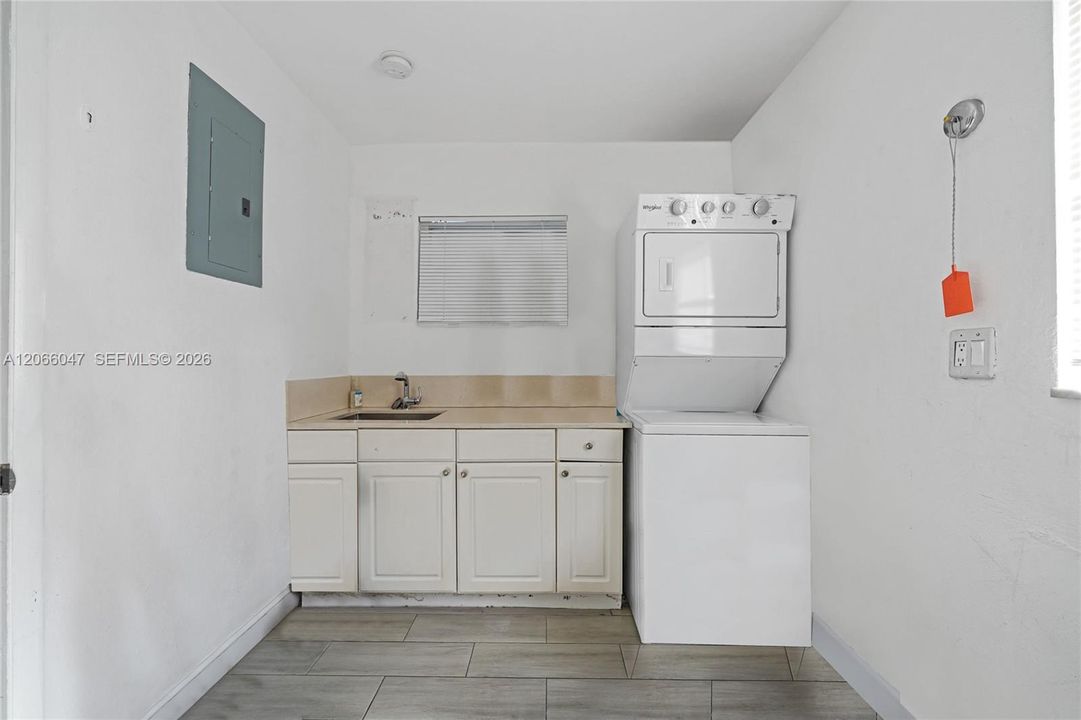 For Sale: $699,000 (3 beds, 2 baths, 1628 Square Feet)