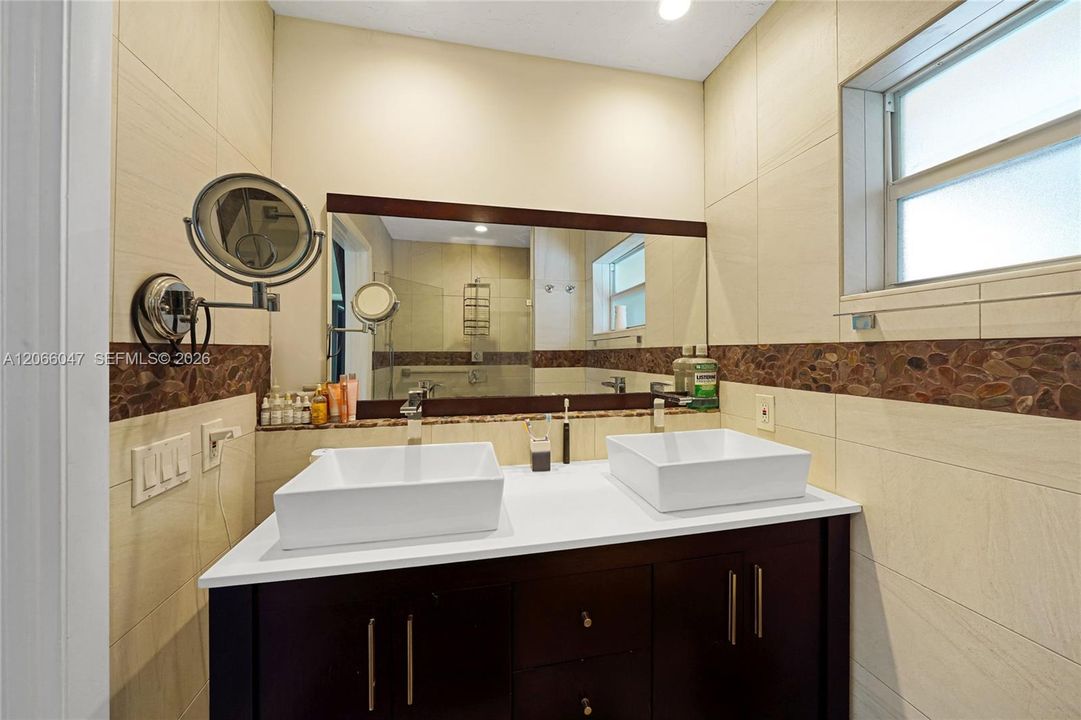 For Sale: $699,000 (3 beds, 2 baths, 1628 Square Feet)