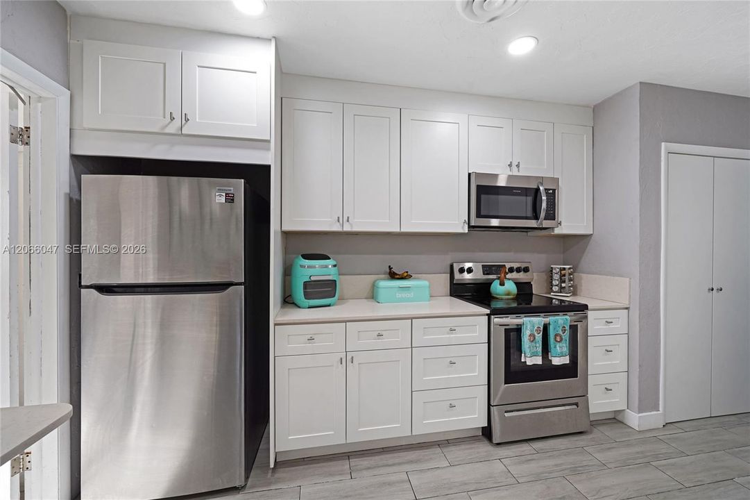 For Sale: $699,000 (3 beds, 2 baths, 1628 Square Feet)