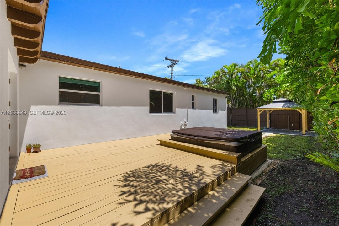 For Sale: $1,300,000 (3 beds, 2 baths, 1549 Square Feet)