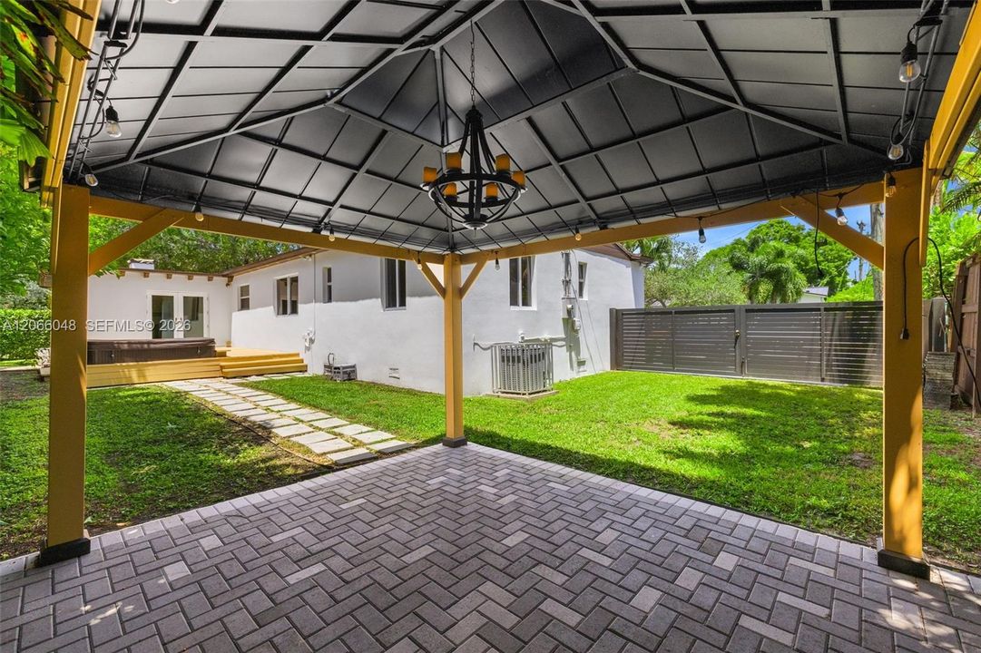 For Sale: $1,300,000 (3 beds, 2 baths, 1549 Square Feet)