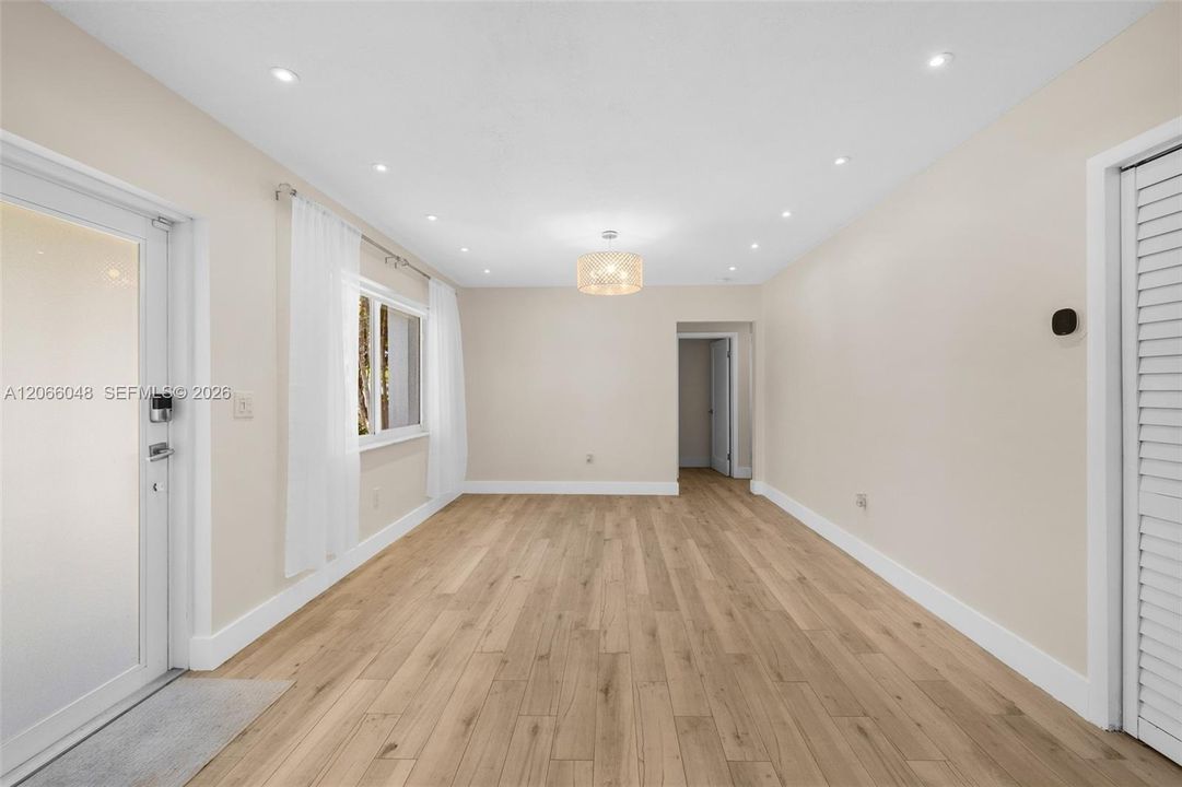 For Sale: $1,300,000 (3 beds, 2 baths, 1549 Square Feet)