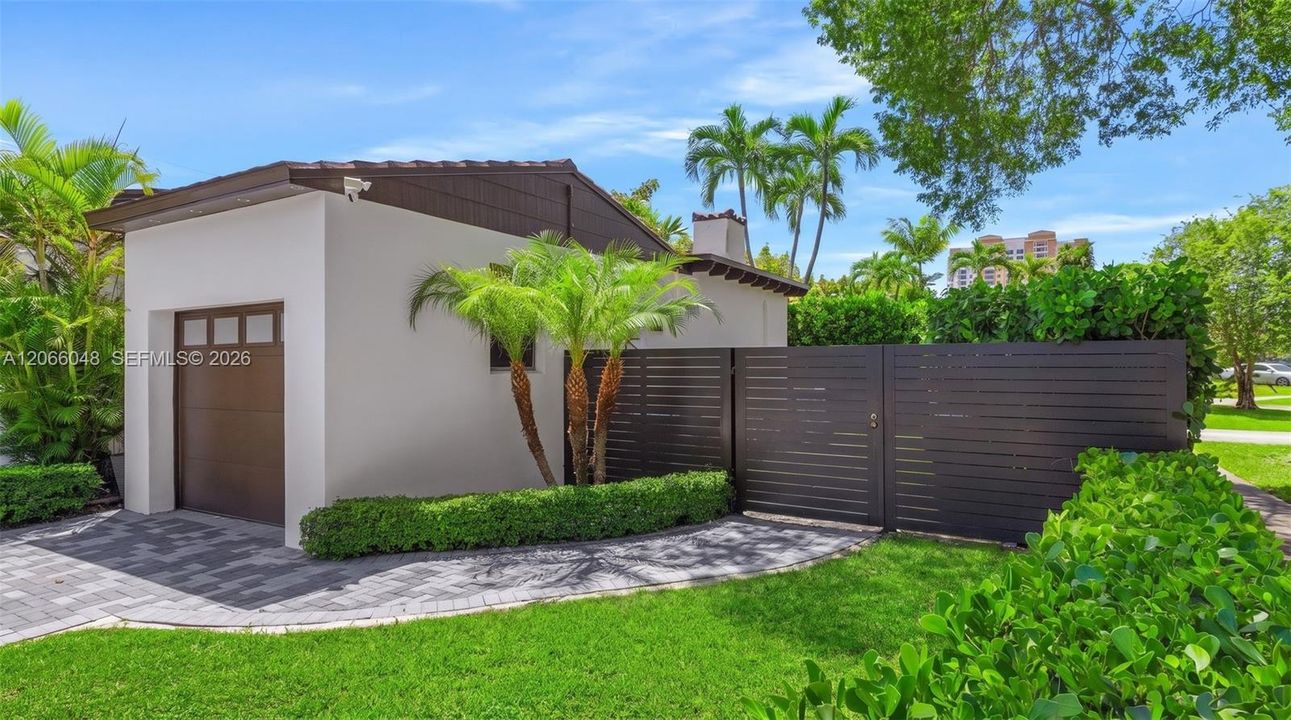 For Sale: $1,300,000 (3 beds, 2 baths, 1549 Square Feet)