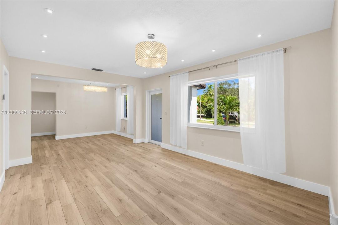 For Sale: $1,300,000 (3 beds, 2 baths, 1549 Square Feet)