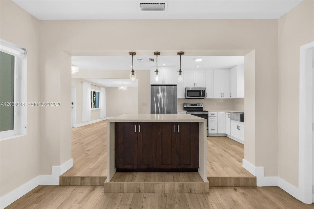 For Sale: $1,300,000 (3 beds, 2 baths, 1549 Square Feet)