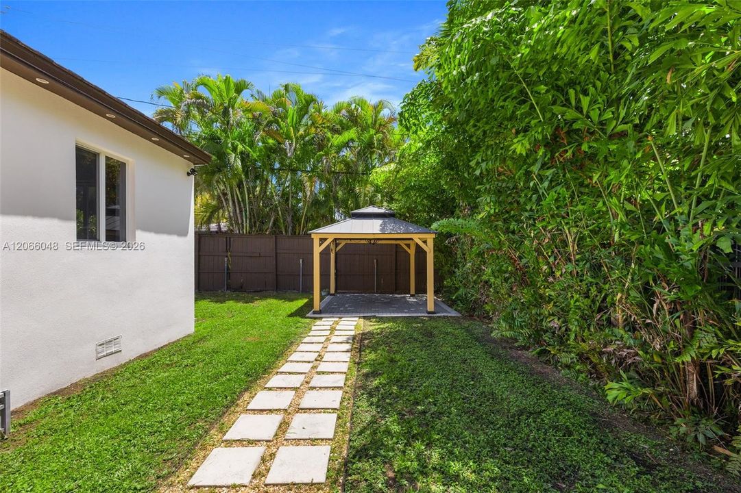 For Sale: $1,300,000 (3 beds, 2 baths, 1549 Square Feet)