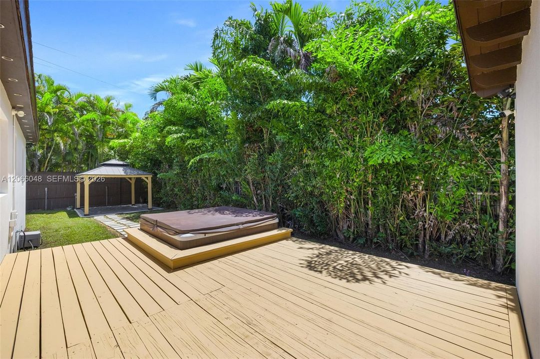 For Sale: $1,300,000 (3 beds, 2 baths, 1549 Square Feet)