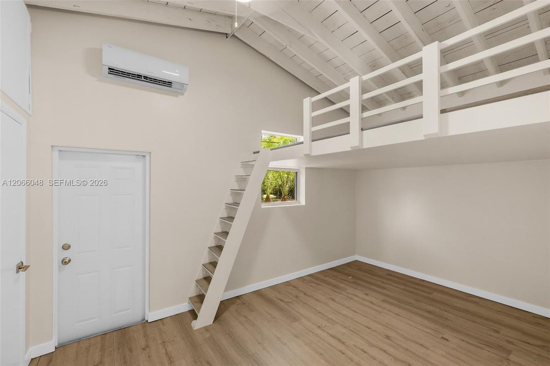 For Sale: $1,300,000 (3 beds, 2 baths, 1549 Square Feet)