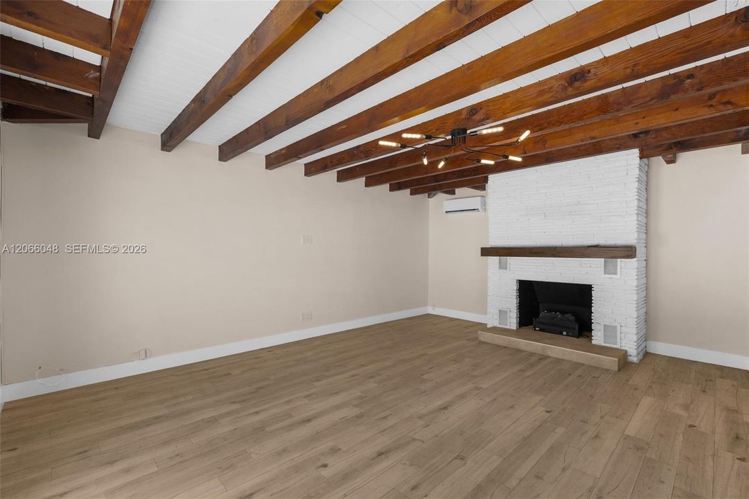 For Sale: $1,300,000 (3 beds, 2 baths, 1549 Square Feet)