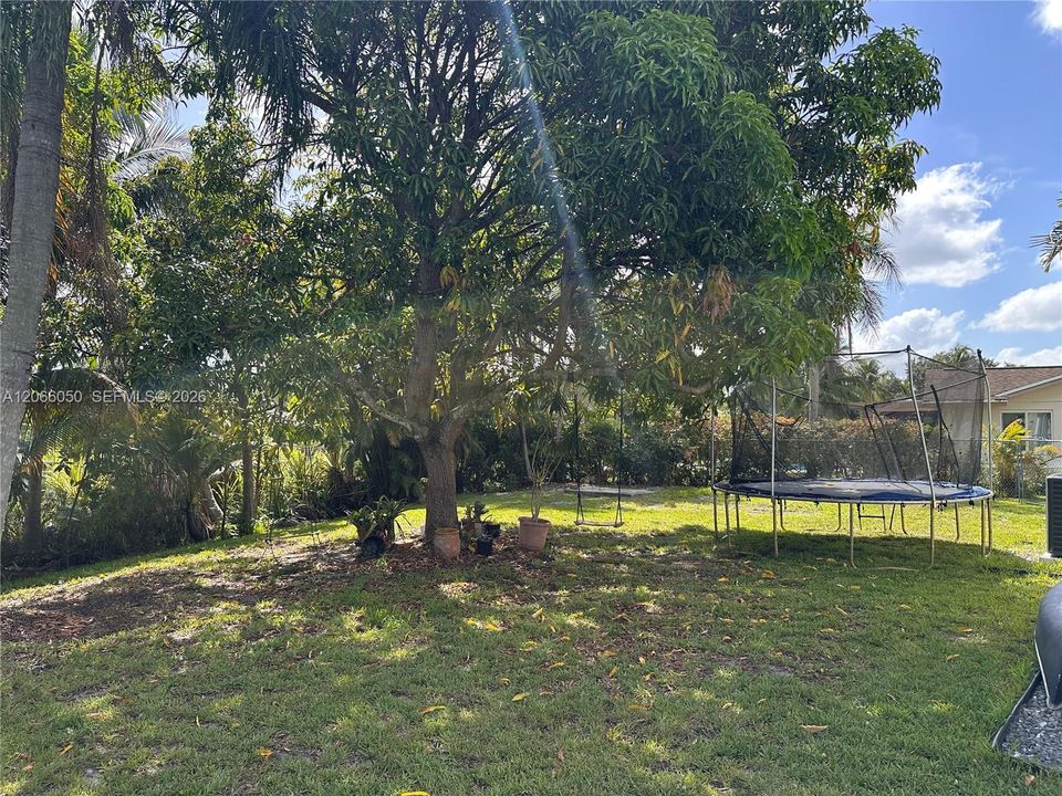 For Rent: $4,500 (4 beds, 2 baths, 2195 Square Feet)