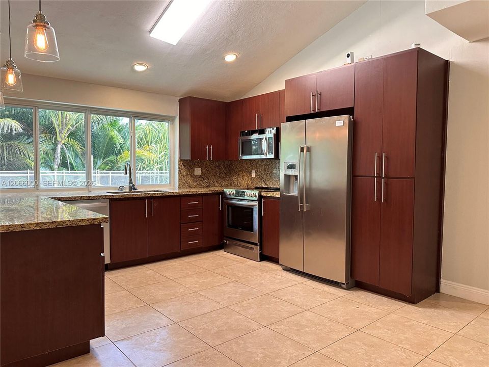 For Rent: $4,500 (4 beds, 2 baths, 2195 Square Feet)